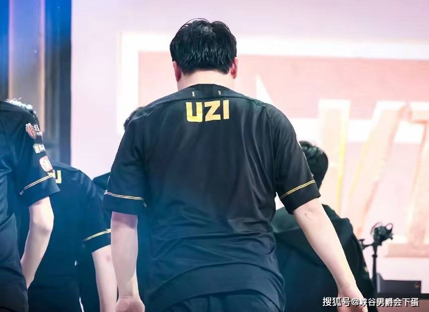 28圈娱乐-Uzi在热火比赛中高光表现，关键助攻引发热议！的简单介绍